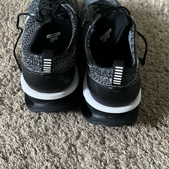 Nike Air Max Flyknit Racer - Picture 4 of 5